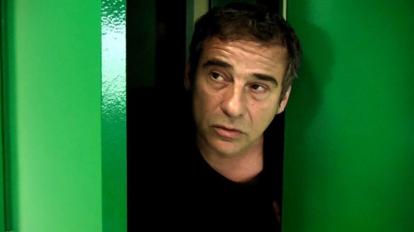 "Sin ser la película que recomendaría a sus suegros, el poco modélico filme de Cavestany le cambió la tarde a Carla, la volvió del revés. Xavi la abrazó, le dijo que no era para tanto."