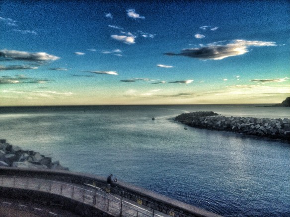 Amanecer en la ría de San Sebastián, desde el piso de los canarios en la calle General Jáuregui del casco viejo, que este año se superó con respecto a los anteriores gracias a la gestión de producción de Marta de Santa Ana.