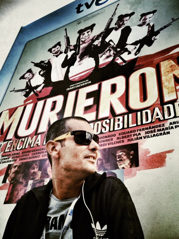 José Antonio González posa delante del cartel más resultón de este año, aunque la película no estuviera a la altura. /LUIS ROCA ARENCIBIA