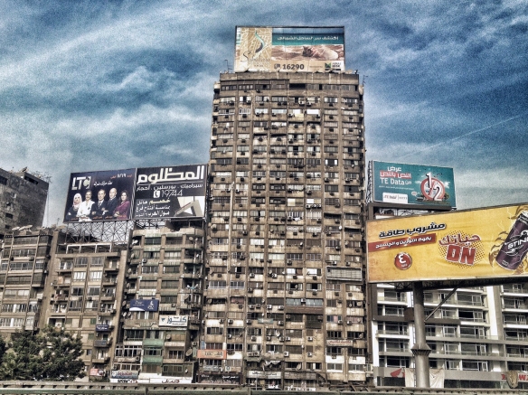 Un edificio de El Cairo / LUIS ROCA ARENCIBIA