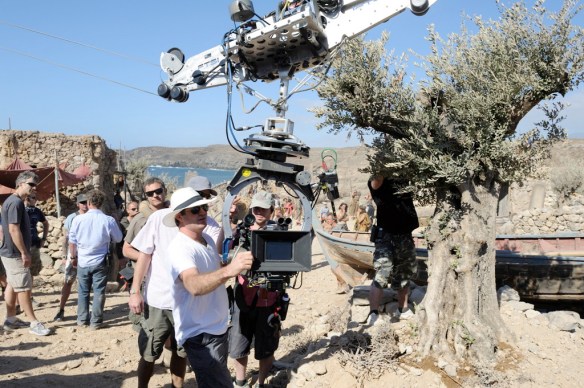 Jonathan Liebesman durante el rodaje de "Ira de titanes" en la bahía de Abades (Arico, Tenerife) / SUR FILMS-OAC