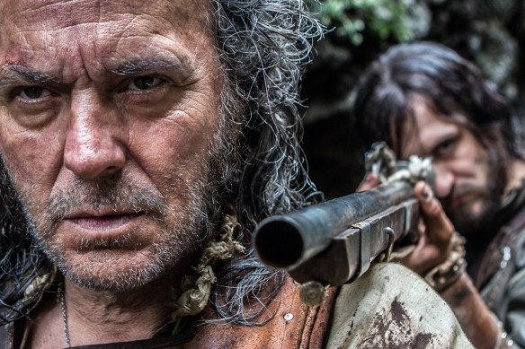 José Coronado, en primer término, y Raúl Arévalo, en otro momento del rodaje de "Oro" en Canarias. / OAC