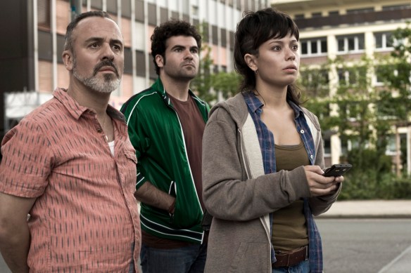 Javier Gutiérrez, Pep Ambros y Anna Castillo, en "El olivo" / MARINO SCANDURRA