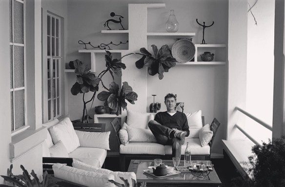 Manuel Cardenal, en la terraza de la casa familiar en Las Palmas de Gran Canaria, el lunes pasado. / LUIS ROCA ARENCIBIA