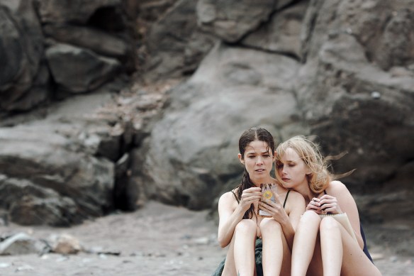 Juana Acosta e Ingrd García-Johnson en una imagen de "Acantilado" / OAC